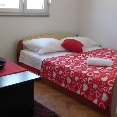 Apartment Max Omis Exterior photo