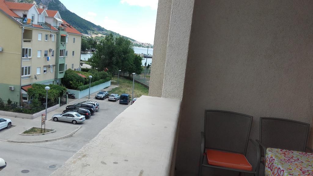 Apartment Max Omis Exterior photo