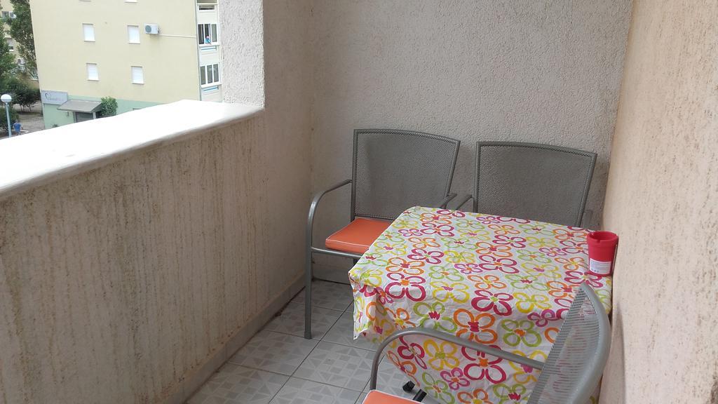 Apartment Max Omis Exterior photo