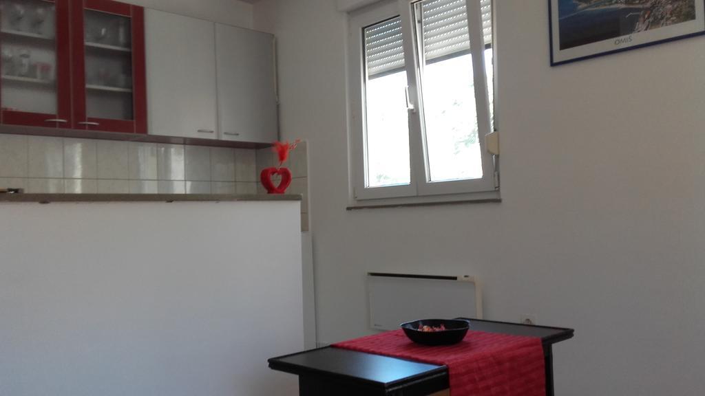 Apartment Max Omis Exterior photo