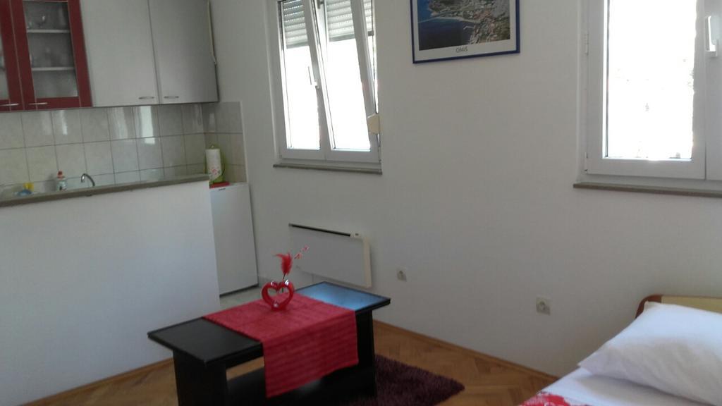 Apartment Max Omis Exterior photo
